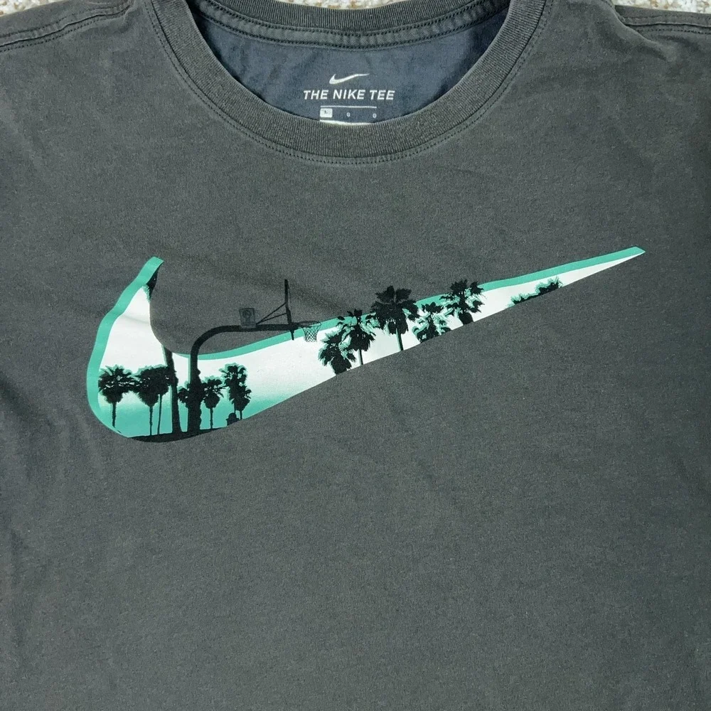 Nike Shirt Mens Large Gray Dri-FIT Coast To Coast Swoosh Graphic Tee Basketball